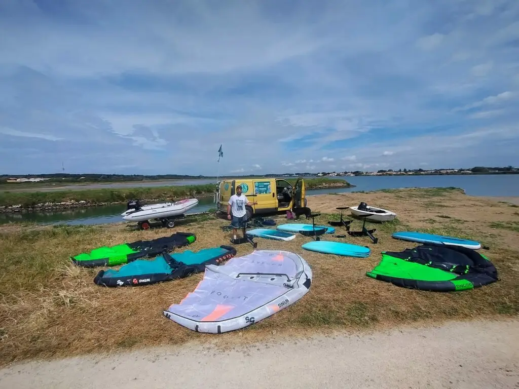 Voiles de wingfoil de la marque Takoon pour les cours de wing avec Initiawing